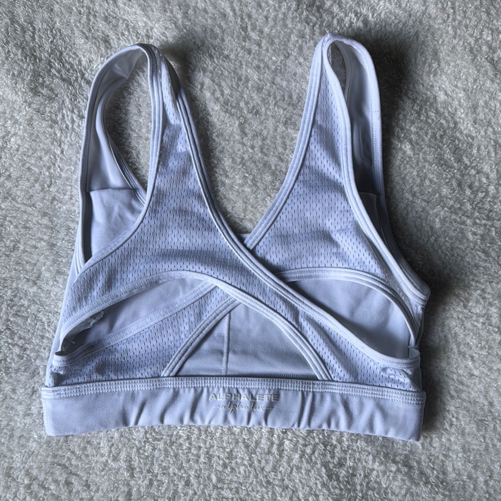 Alphalete White Seamless Sports Bra with Wide Straps